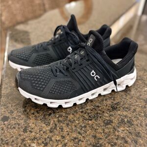 On Running Cloudtec women’s size 10 black and White Athletic Shoes